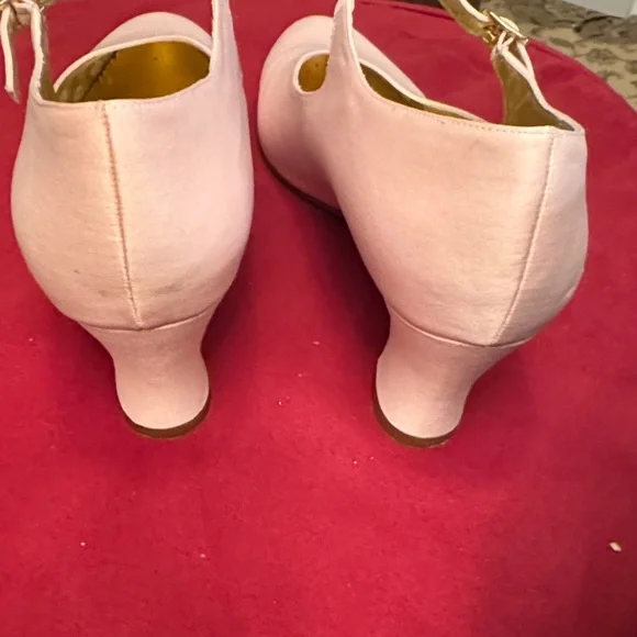 Apostrophe Light Pink Mary Jane Heels - Picture 4 of 6